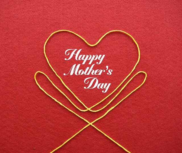 Az anyák napja hagyományai világszerte: Boldog anyák napját!