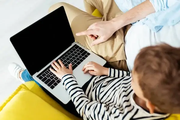 Az apák napja és a közösségi média: Hogyan oszthatjuk meg az ünnepet online?
