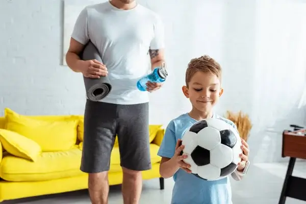 Az apák és a sport: Hogyan kapcsolódhatnak apák és gyerekek közösen a kedvenc sportjaikhoz?