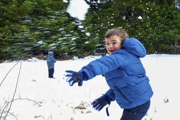Mikulás és a téli játékok a szabadban: Közös programötletek