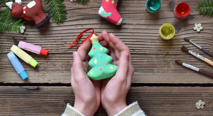 Karácsonyi díszek gyerekekkel – szórakoztató közös program