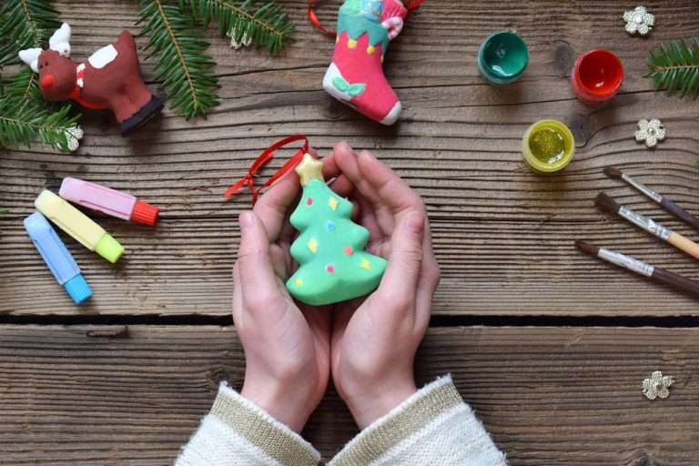 Karácsonyi díszek gyerekekkel – szórakoztató közös program