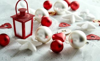 Mikulás és a karácsonyi piros-fehér színek jelentése