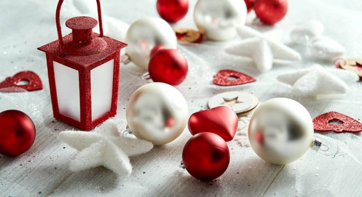 Mikulás és a karácsonyi piros-fehér színek jelentése