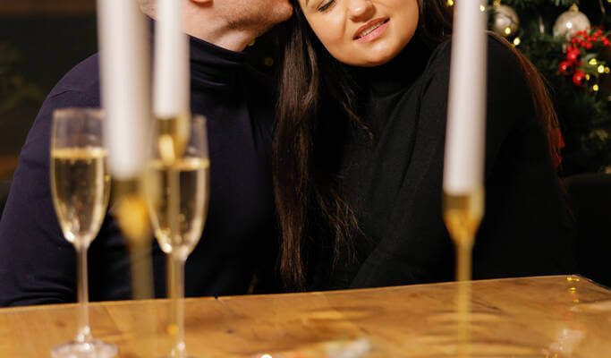 Karácsonyi gyertyafény vacsora romantikus pároknak