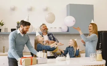 Családi ünnepségek: így jelenhetünk meg rajtuk nyáron is elegánsan, de komfortosan