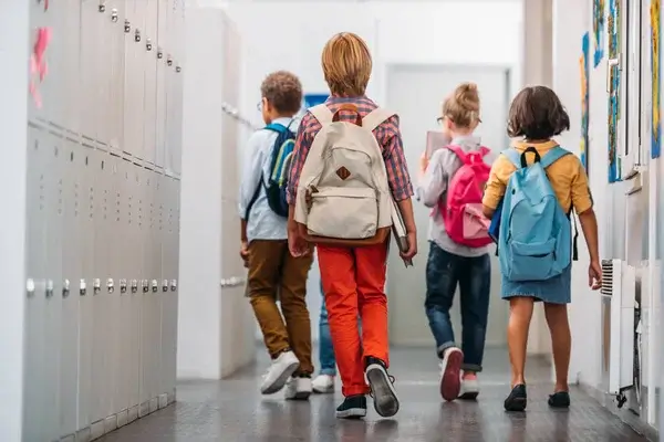 Iskolai szokások és szabályok az évnyitón – mit kell tudni?