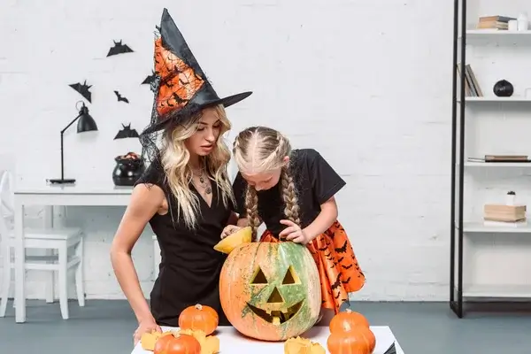 Halloween és a mitológia: Boszorkányok, szellemek és szimbólumok